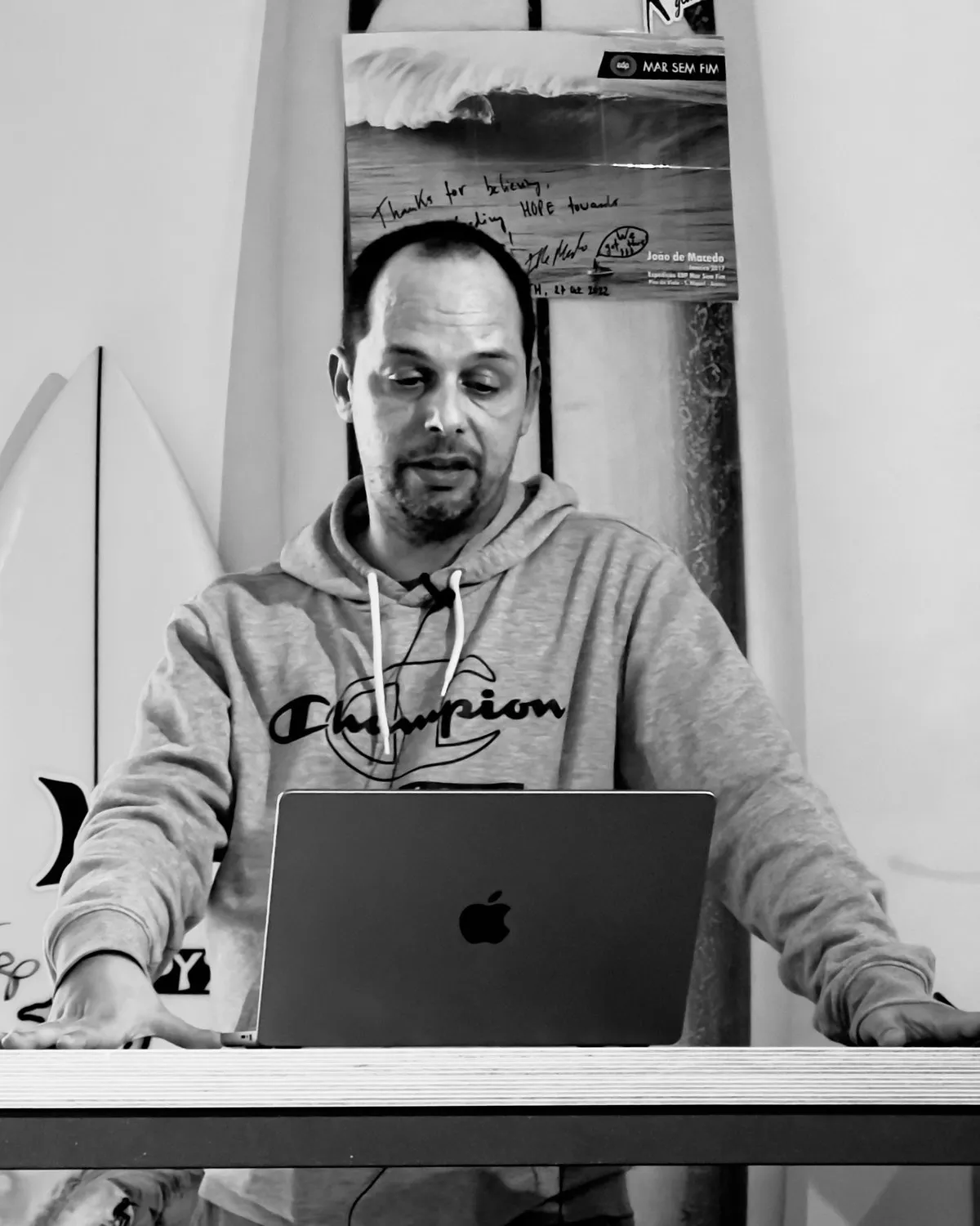 Frederico Frazão giving a talk
